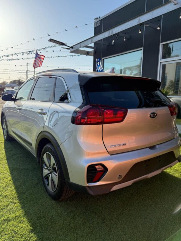 2020 kia niro - Image 12