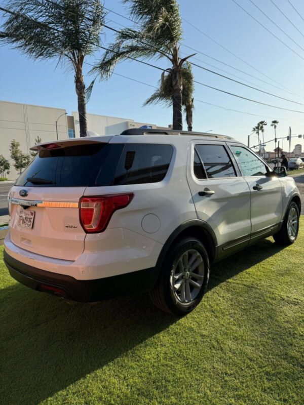 2017 ford explorer - Image 8