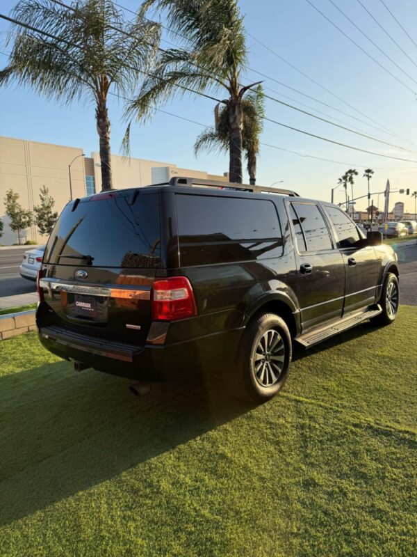 2015 Ford Expedition - Image 18