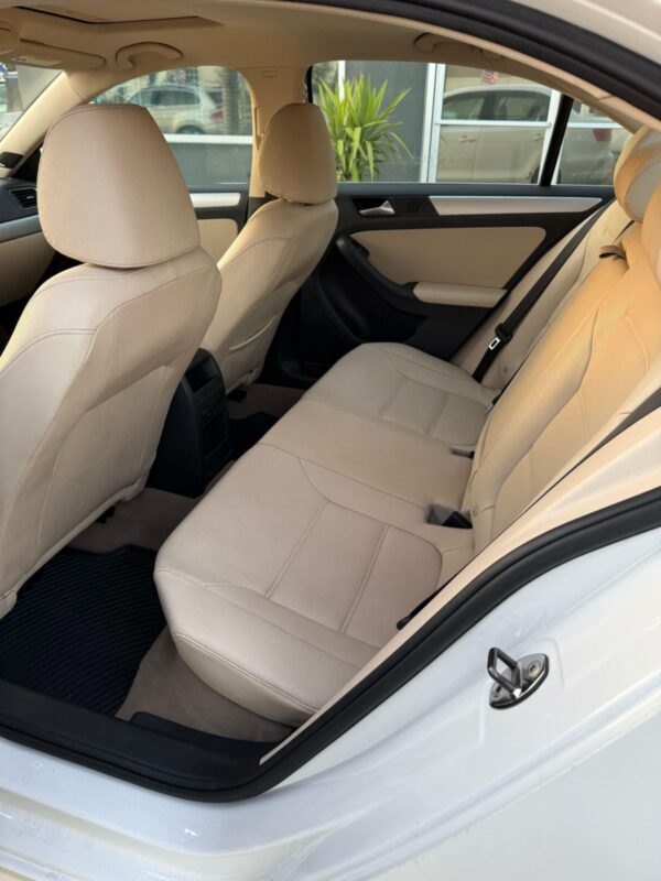 2015 vw Jetta 2.5 Automatico Piel - Image 14