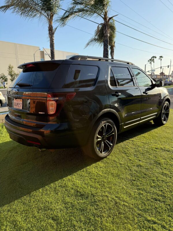 2015 Ford Explorer - Image 4