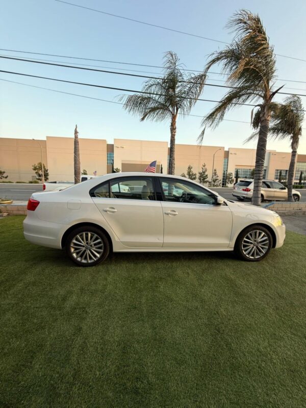 2015 vw Jetta 2.5 Automatico Piel - Image 9