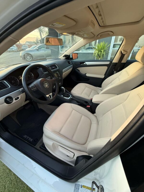 2013 chrysler 300 c V6 3.6 - Image 2