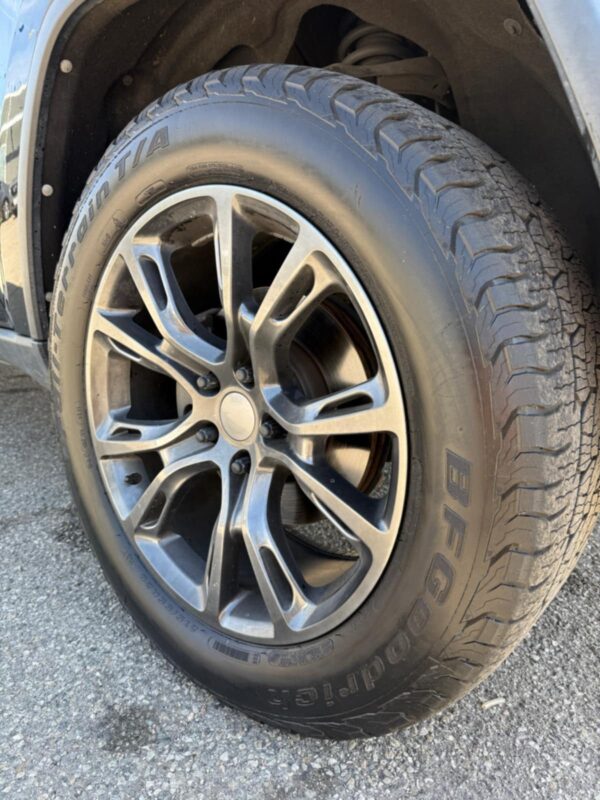 2012 Jeep Grand Cherokee - Image 8