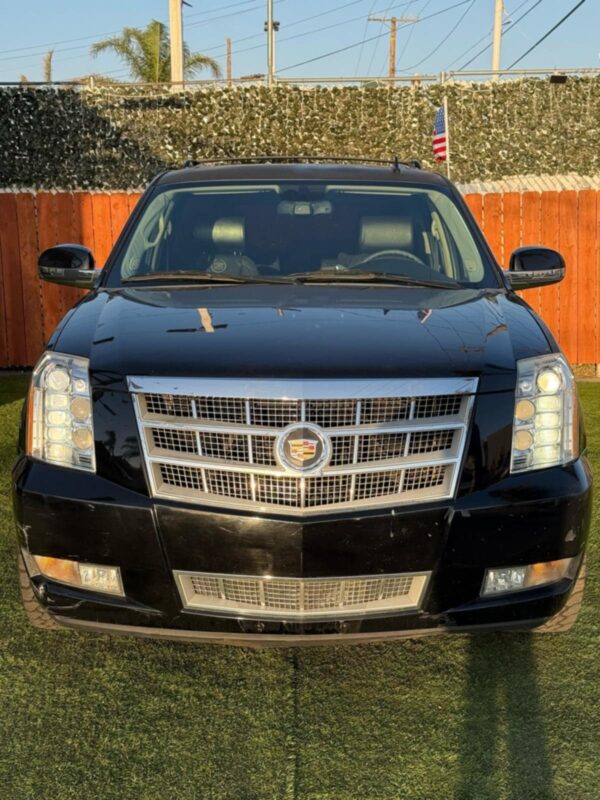 2013 Cadillac Escalade - Image 13