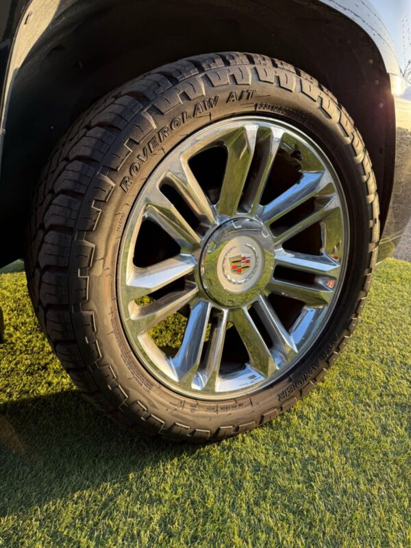 2013 Cadillac Escalade - Image 12