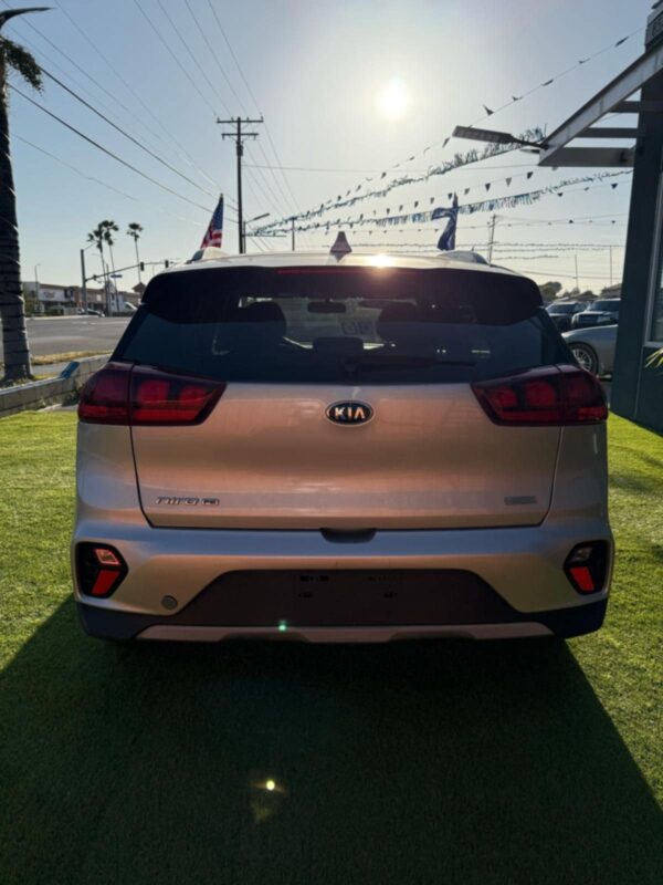 2020 kia niro - Image 5