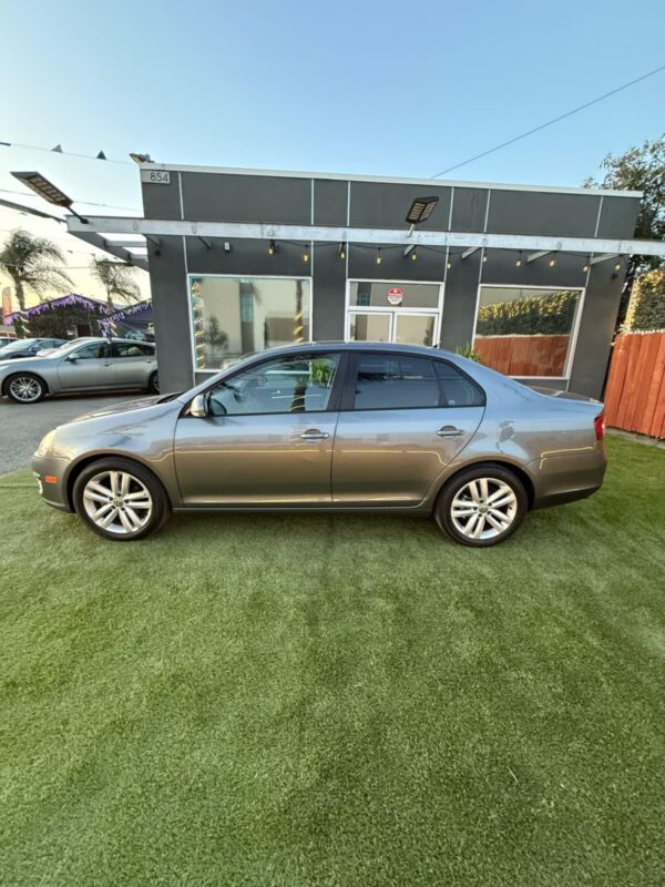 2009 volkswagen jetta - Image 4