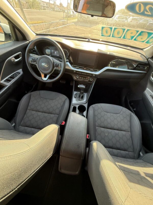 2020 kia niro - Image 10