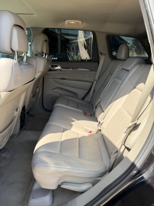 2012 Jeep Grand Cherokee - Image 12