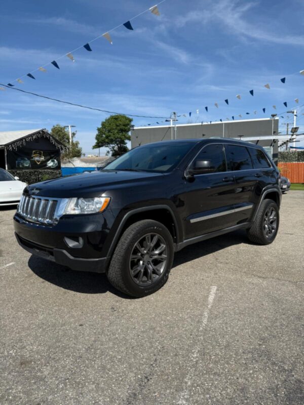 2012 Jeep Grand Cherokee - Image 11