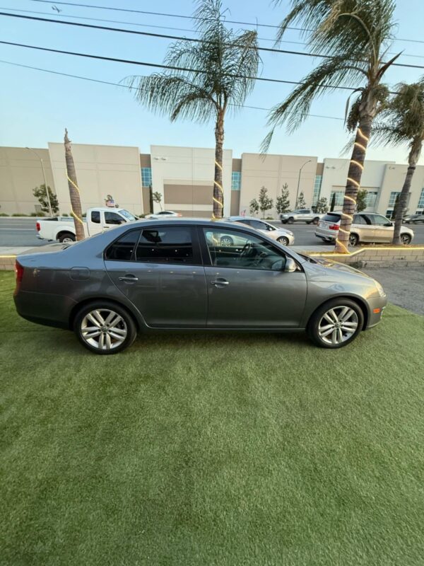 2009 volkswagen jetta - Image 6