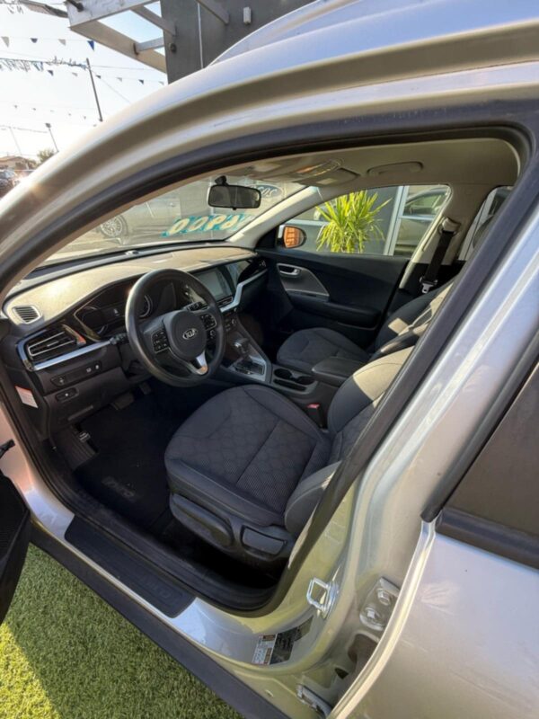 2020 kia niro - Image 3