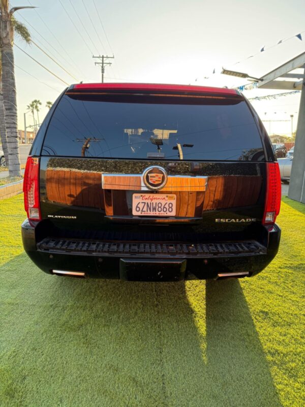 2013 Cadillac Escalade - Image 9