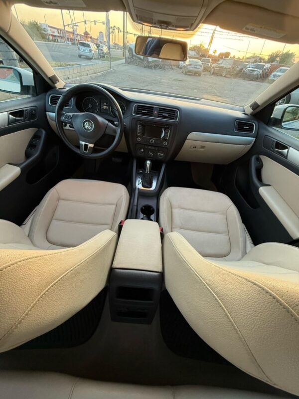 2015 vw Jetta 2.5 Automatico Piel - Image 11
