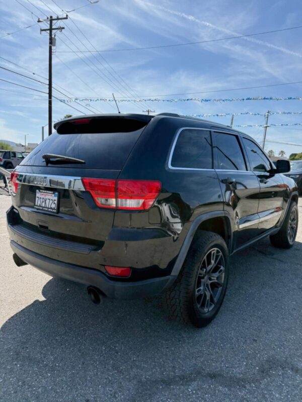 2012 Jeep Grand Cherokee - Image 10