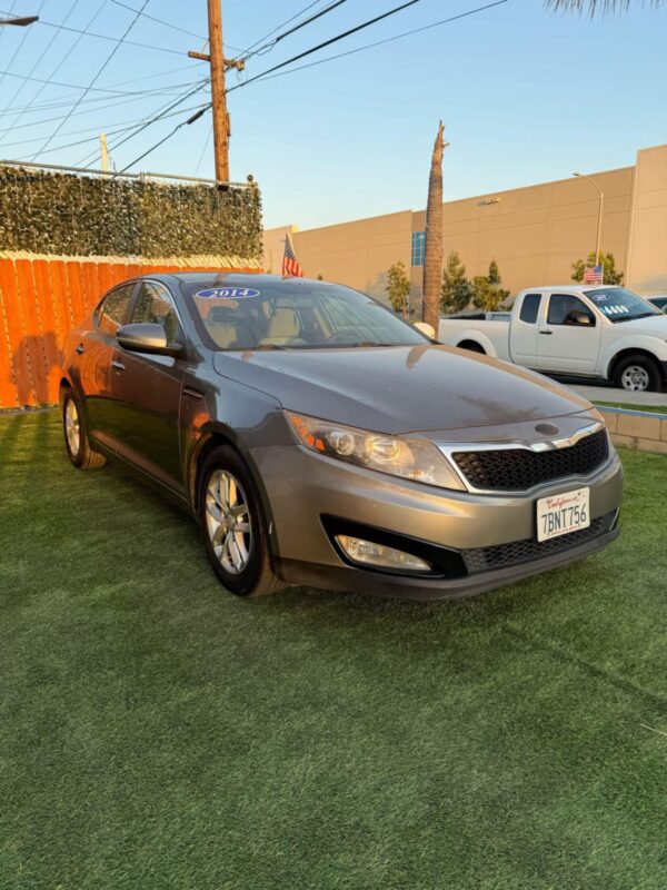 2018 Kia Optima - Image 12