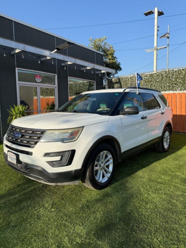 2017 ford explorer - Image 9