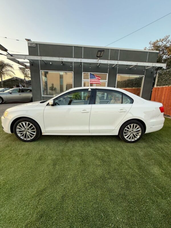 2015 vw Jetta 2.5 Automatico Piel - Image 10