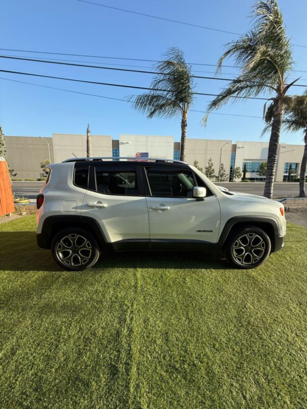 2016 jeep renegade - Image 4