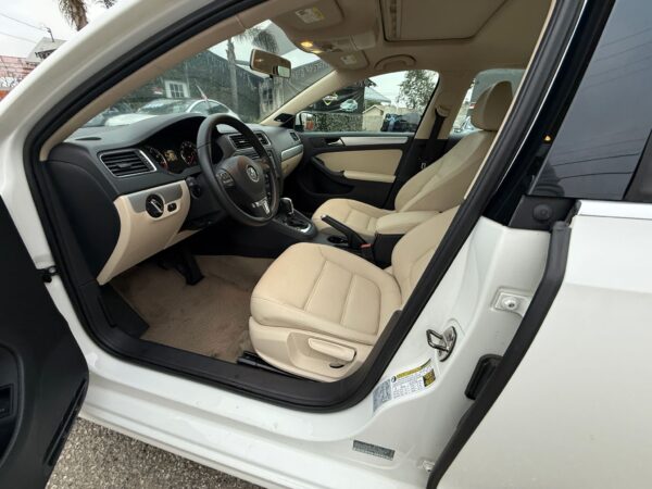 2015 vw Jetta 2.5 Automatico Piel - Image 4