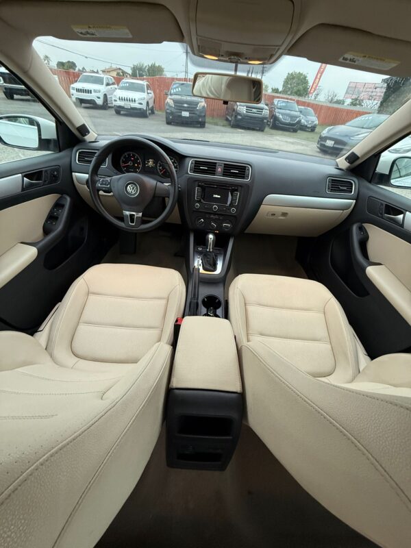 2015 vw Jetta 2.5 Automatico Piel - Image 5