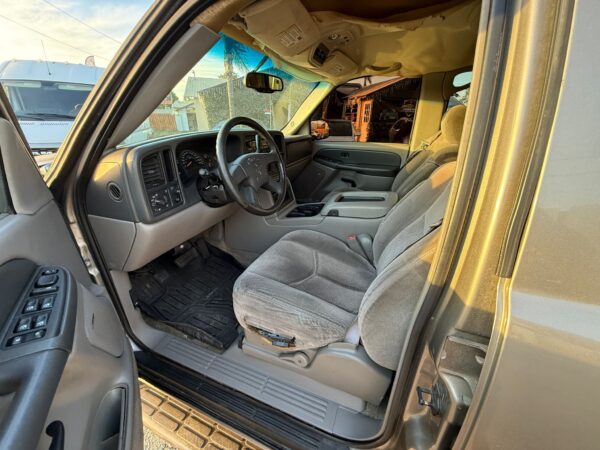 2004  Chevrolet Tahoe - Image 3