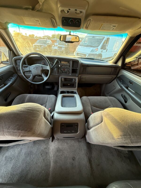 2004  Chevrolet Tahoe - Image 4