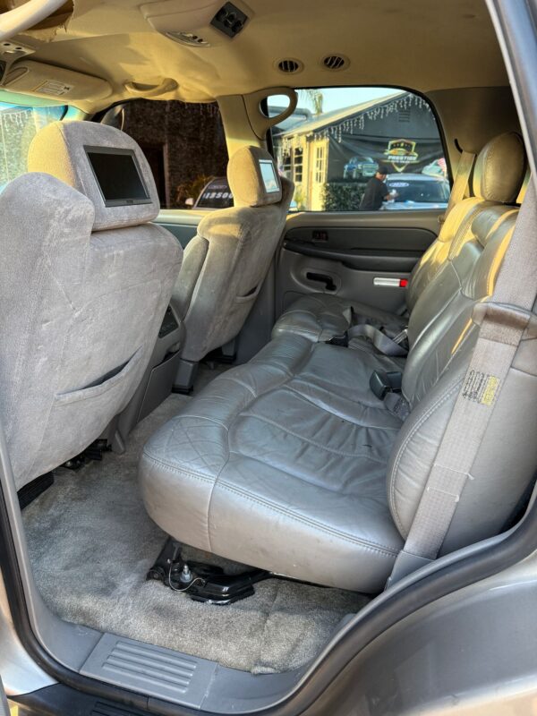 2004  Chevrolet Tahoe - Image 7