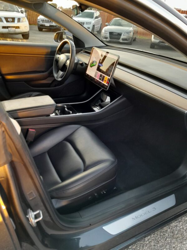 2019 Tesla Model 3 - Image 4