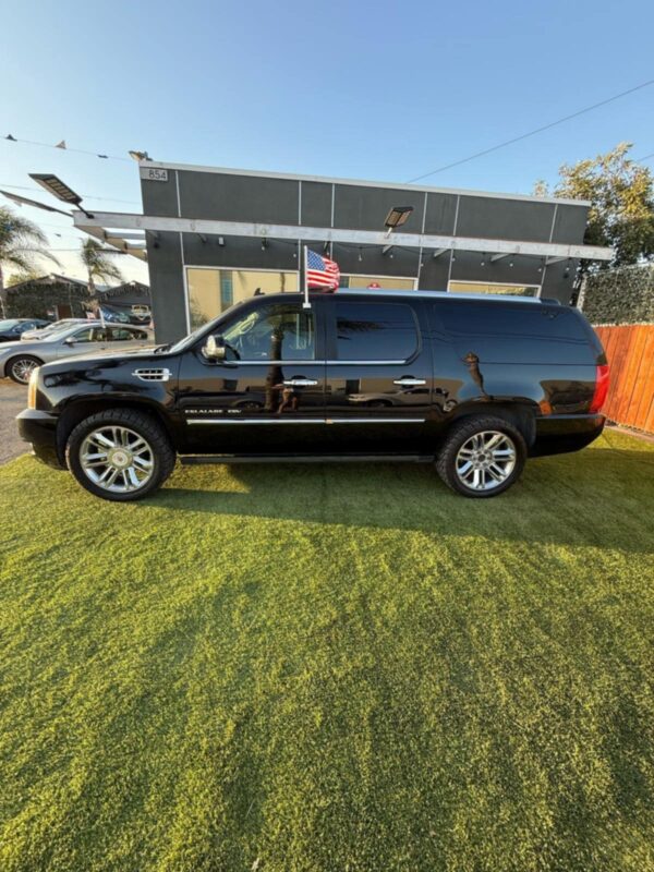 2013 Cadillac Escalade - Image 3