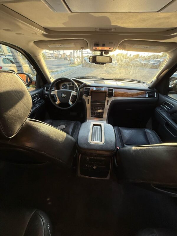 2013 Cadillac Escalade - Image 10