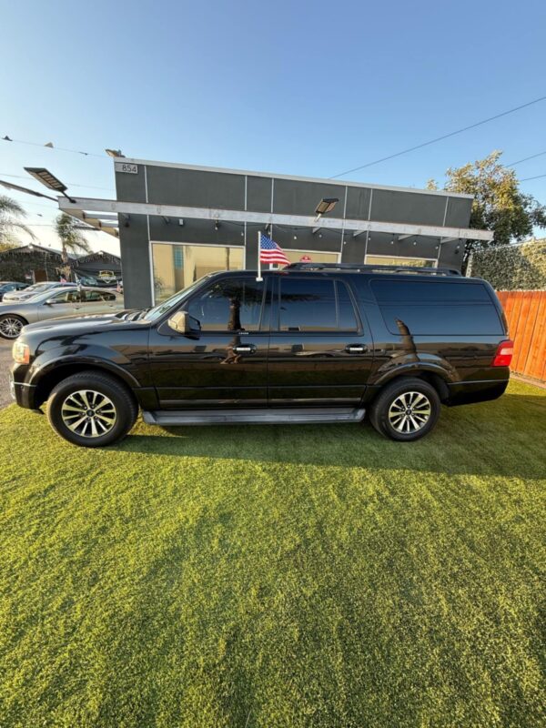 2015 Ford Expedition - Image 19