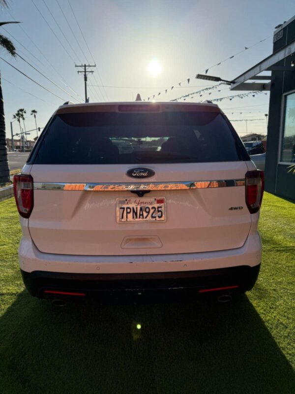2017 ford explorer - Image 12