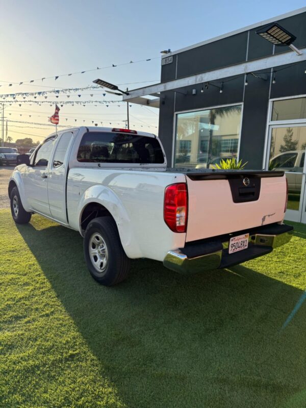 2015 Nissan Frontier - Image 9