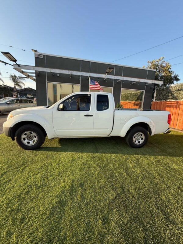 2015 Nissan Frontier - Image 10