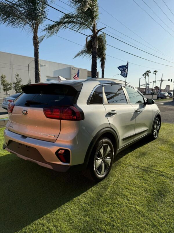 2020 kia niro - Image 9