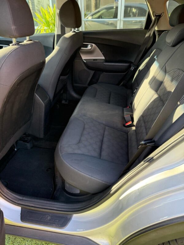 2020 kia niro - Image 11
