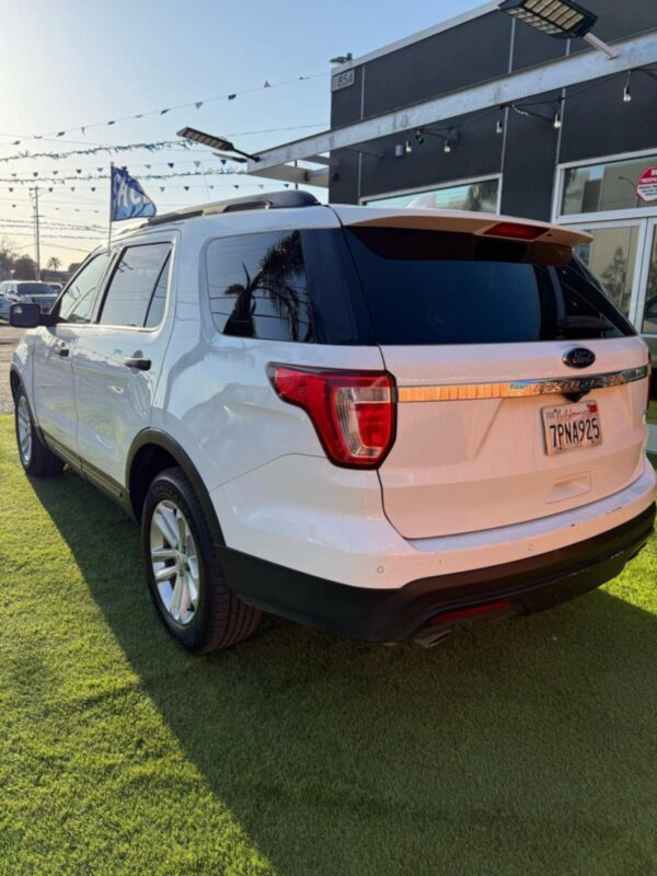 2017 ford explorer - Image 10