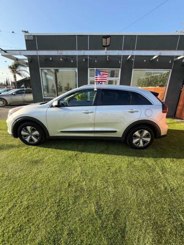 2020 kia niro - Image 4