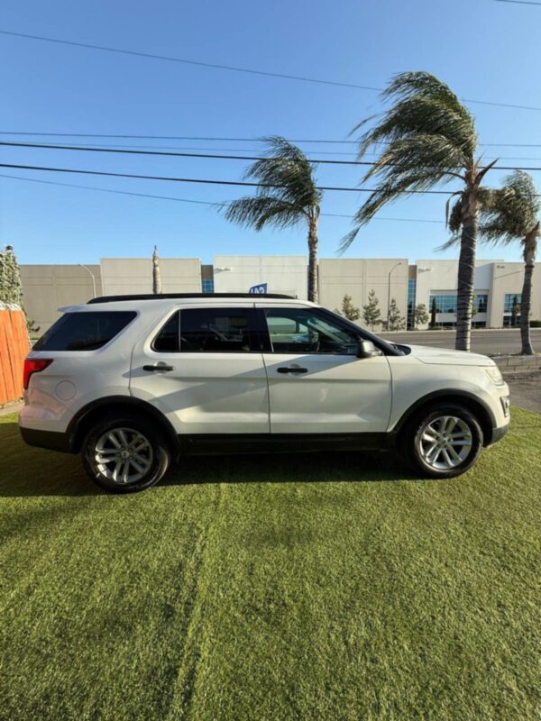 2017 ford explorer - Image 7