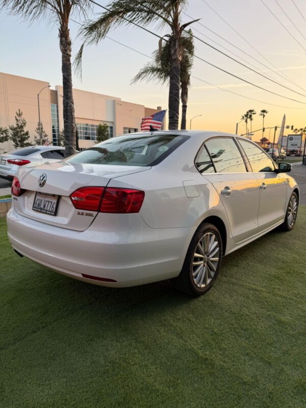 2015 vw Jetta 2.5 Automatico Piel - Image 8