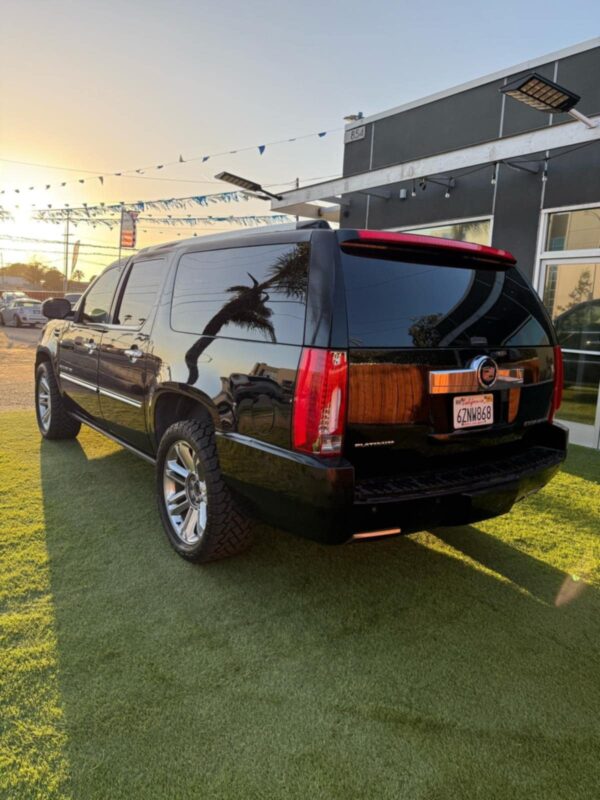 2013 Cadillac Escalade - Image 5