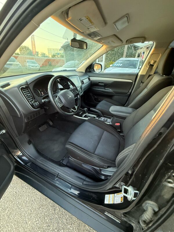 2018 Mitsubishi Outlander - Image 6