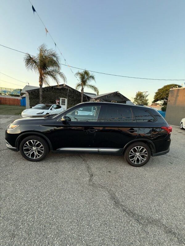 2018 Mitsubishi Outlander - Image 7