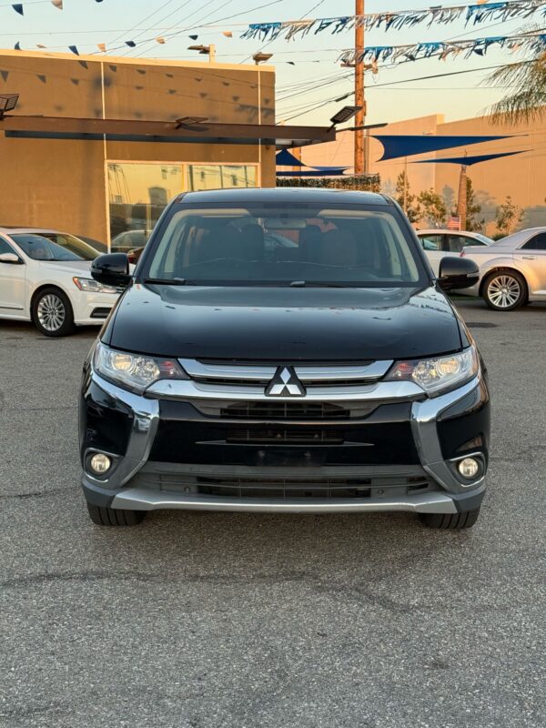 2018 Mitsubishi Outlander - Image 9