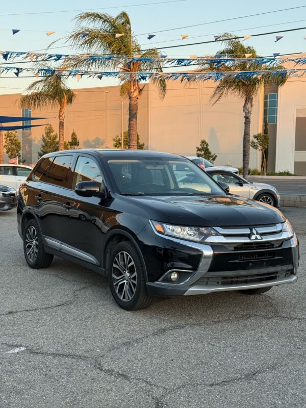 2018 Mitsubishi Outlander - Image 10